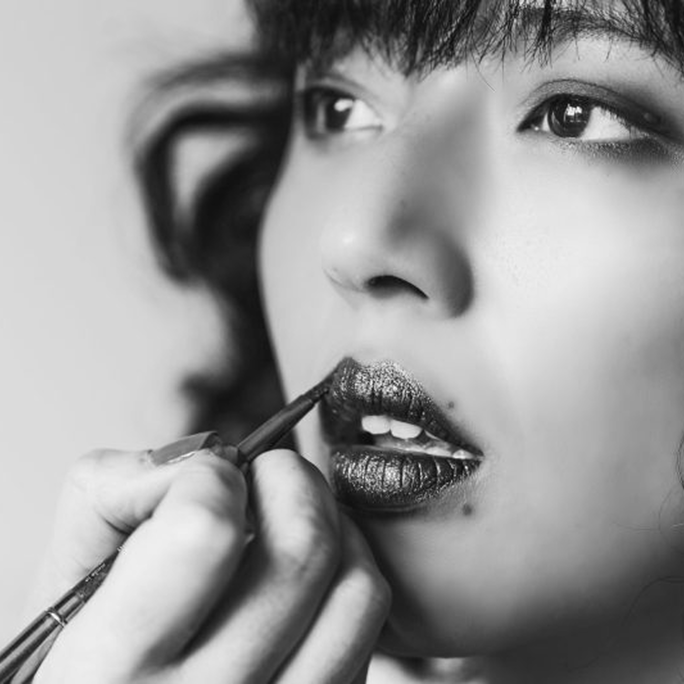 lip-gloss-in-black-and-white-scaled-e17486076664962